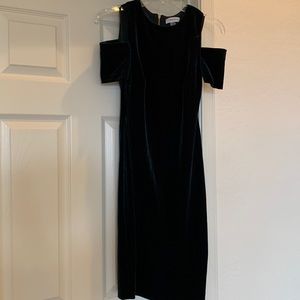 Beautiful green velvet Calvin Klein dress size 2 stretch cold shoulder. Party